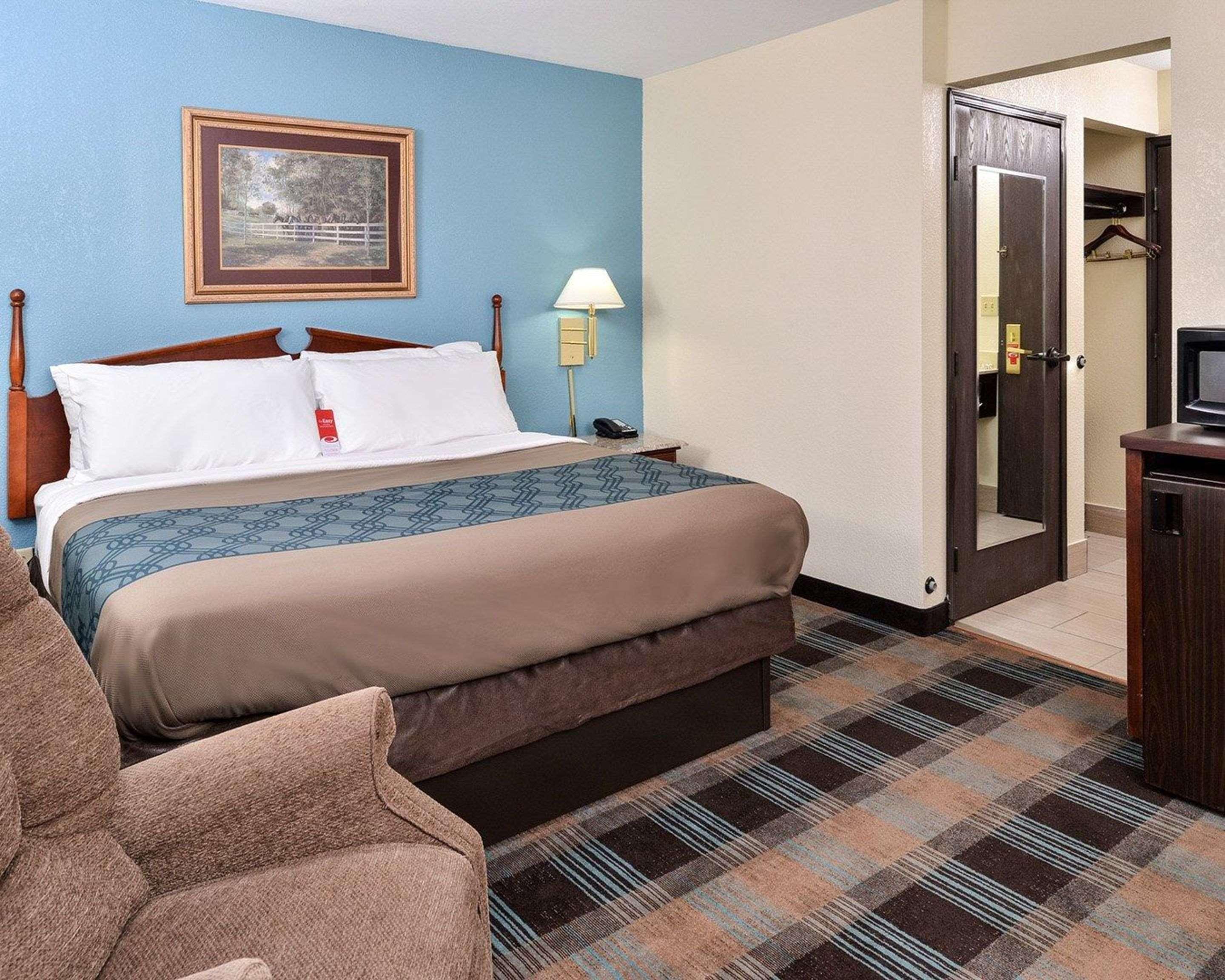 Econo Lodge Inn & Suites Shelbyville Exterior photo